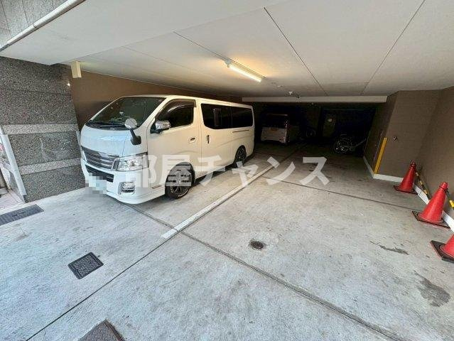 リアライズ栄Ⅱの駐車場