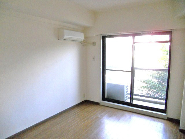 ロマネスク御影の居間・リビング