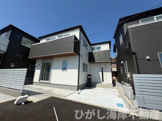 茅ヶ崎市萩園　新築戸建　全3棟の前面道路含む現地写真|現地外観