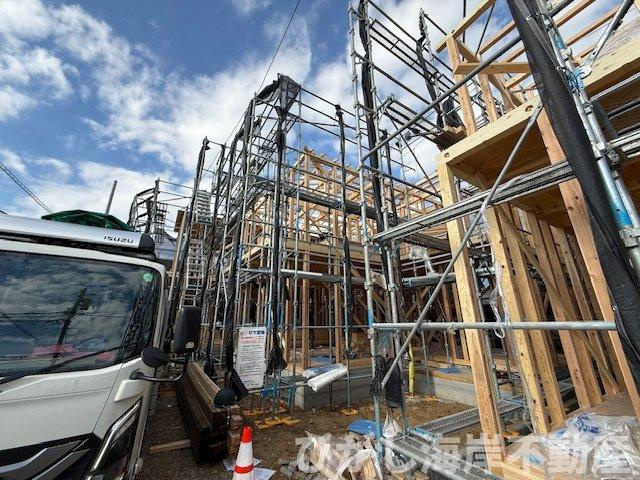 茅ヶ崎市萩園　新築戸建　全3棟の前面道路含む現地写真|現地外観