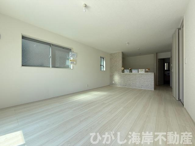 茅ヶ崎市萩園　新築戸建　全3棟の居間・リビング|18帖　LDK