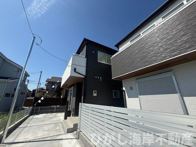 茅ヶ崎市萩園　新築戸建　全3棟の前面道路含む現地写真|現地外観