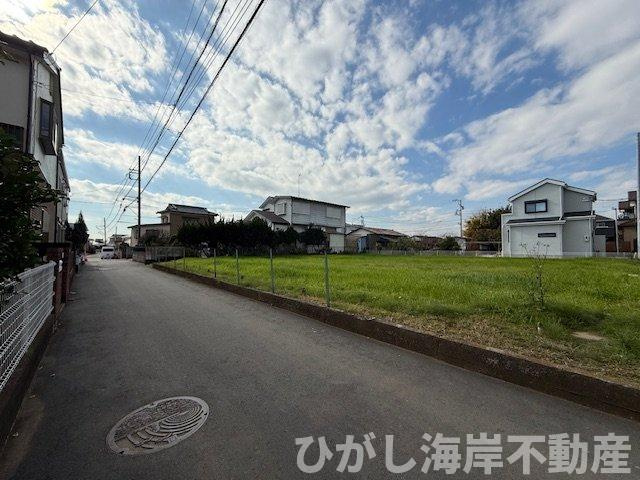茅ヶ崎市萩園　新築戸建　全3棟の前面道路含む現地写真|11月20日撮影　建築中　現地外観