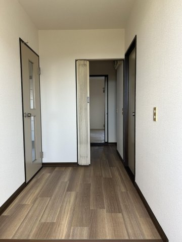 ベアーズコーポの玄関|シューズボックス付きの玄関です☆