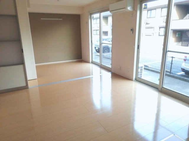 ルメート若葉Ⅱの居間・リビング|広いリビング★