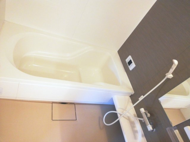 ルメート若葉Ⅱの浴室|追い焚き機能付きのお風呂です♪