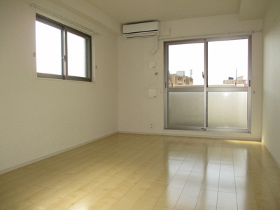 【居間・リビング】 | ルミナス上新庄 | 明るくキレイなお部屋です