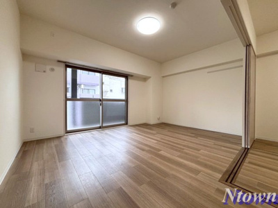 【居間・リビング】 | グラディアン大曽根 | こちらのリビングで趣味の時間をお楽しみください