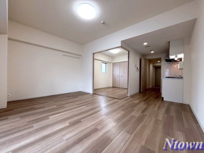 【居間・リビング】 | グラディアン大曽根 | こちらの居間で趣味の時間をお楽しみください