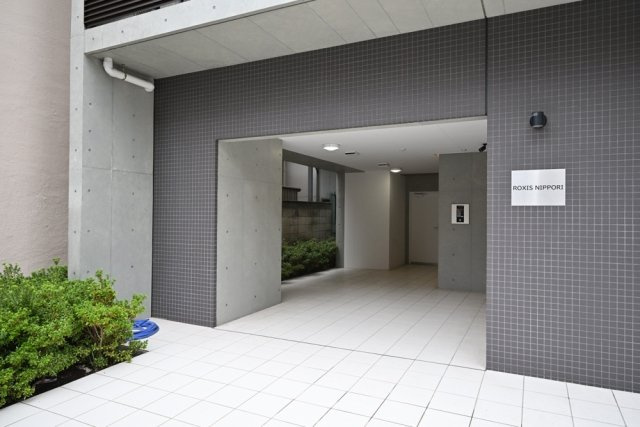 ＲＯＸＩＳ日暮里のエントランス