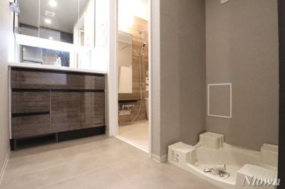 【内装】 | プレサンスロジェ名駅南 | 内装は落ち着いています