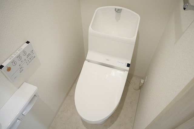 ラ・フェリオ鳴神のトイレ|別部屋参考写真