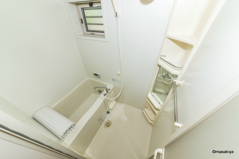 セジュール・シャノールの浴室|お風呂　追い焚き付きです。窓付きです。