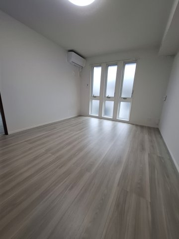 メゾン・ド・プティエル今津の居間・リビング