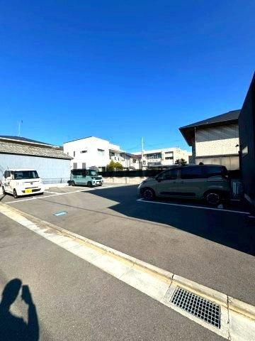 ルピナス・コートの駐車場