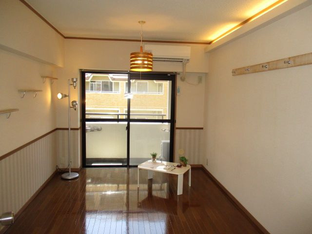 ステイツ西新オレンジ通りの居間・リビング