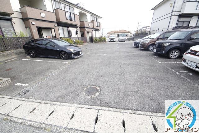 サンビレッジ吉川A棟の駐車場