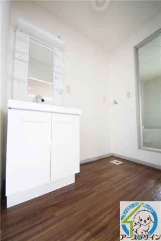 サンビレッジ吉川A棟の洗面所|※類似写真