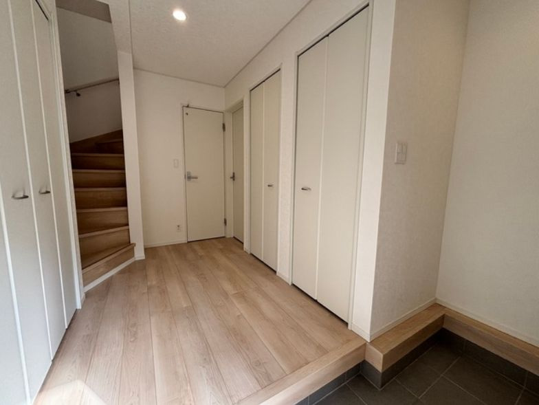 CRADLE GARDEN　入間市東藤沢第27　全１棟の玄関