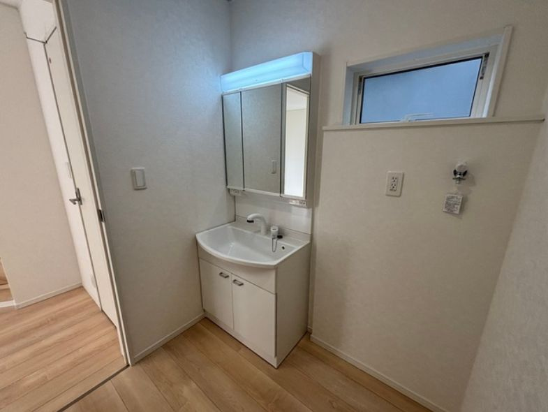CRADLE GARDEN　入間市東藤沢第27　全１棟の独立洗面台