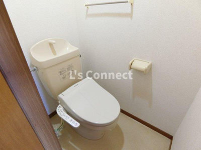 【トイレ】 | パークサイド・ケイＢ | 温水洗浄便座付きのトイレ。