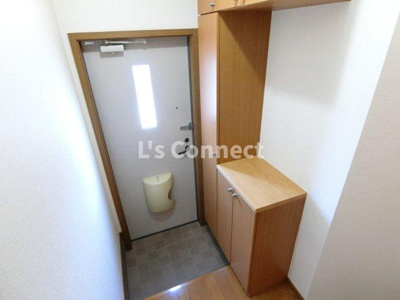 【玄関】 | パークサイド・ケイＢ | 背の高い下駄箱で靴も収納できます。