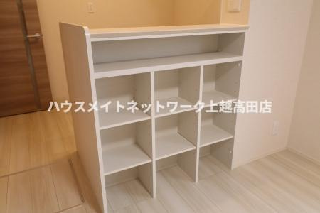 サニーガーデンのその他|キッチン背面収納
