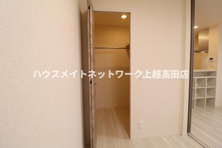 サニーガーデンの収納|ウォークインクローゼット