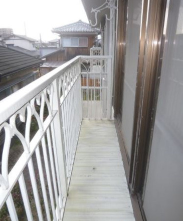 グリーンハイツ大善寺のバルコニー|開放的で明るい空間を演出してくれるバルコニーです