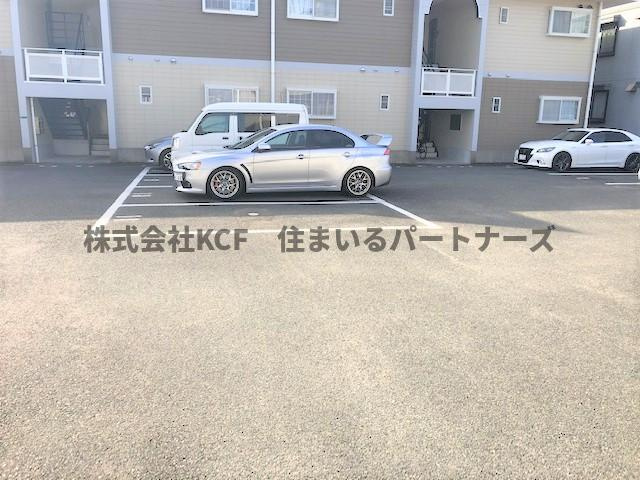 サンハイツ小森野Aの駐車場|車をお持ちの方に嬉しい駐車場付きの物件です