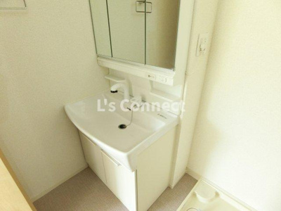 【洗面所】 | ポルトボヌールＡ | 朝の支度もスムーズな独立洗面台。