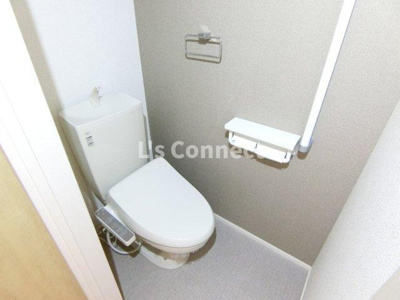 【トイレ】 | ポルトボヌールＡ | 温水洗浄便座付きのトイレ。