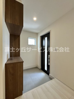 【玄関】 | 榛原郡吉田町住吉 8期 新築一戸建て | きれいな玄関です