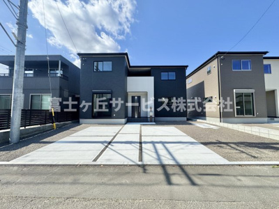 【外観】 | 島田市金谷東2丁目 4期 新築一戸建て 1号棟 | 現在建築中の外観画像です。ご内覧は同じメーカーの完成物件へご案内いたしますので、いつでもご相談ください！