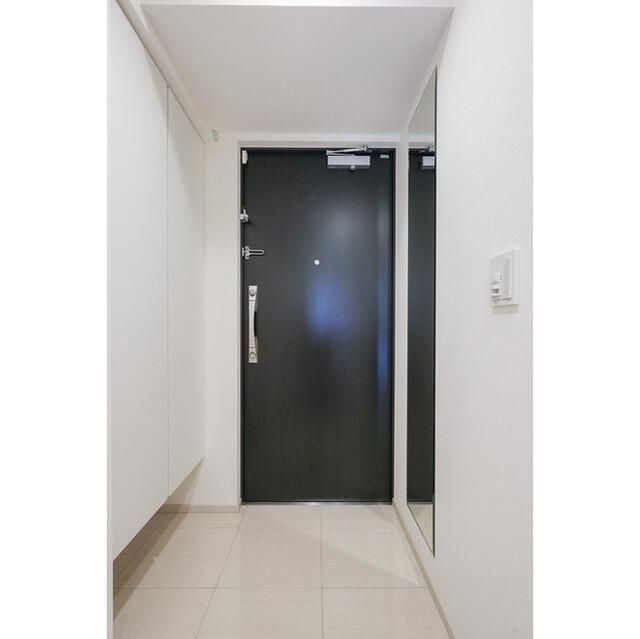 コンフォリア東上野の玄関