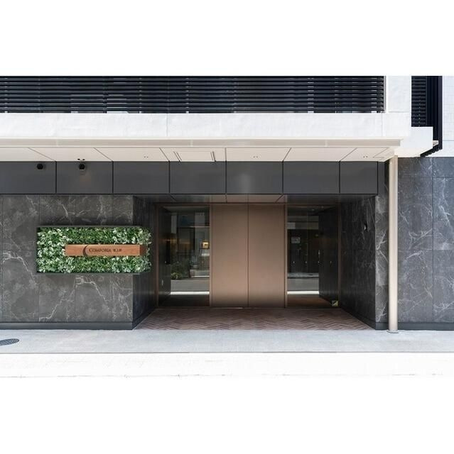 コンフォリア東上野のエントランス