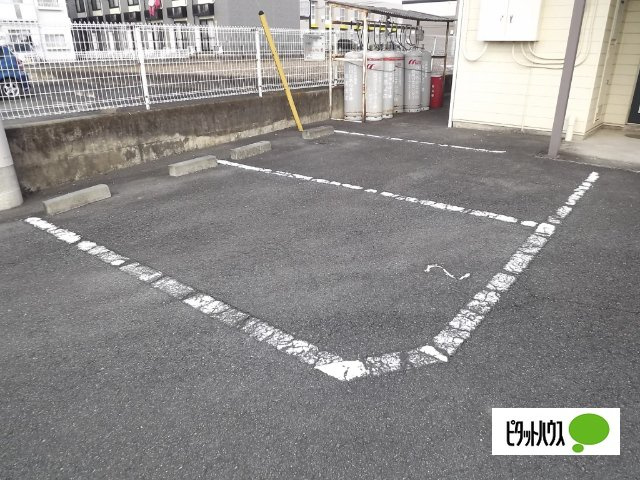グリーンハイツ貝沢の駐車場