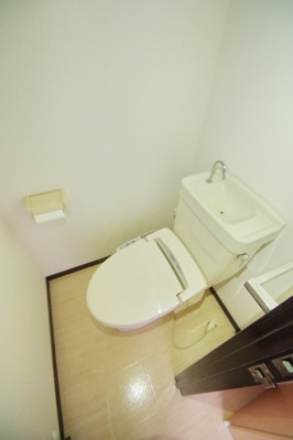 ★温水洗浄器付きトイレです★