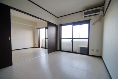 ★フローリングのきれいな居室です★