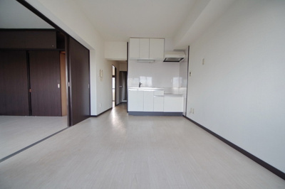 ★白いフローリングがきれいなリビングです★