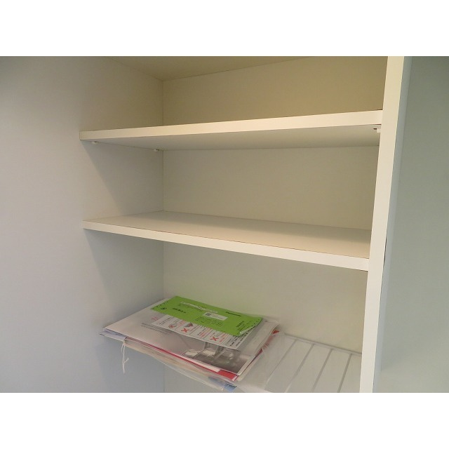 ラ・フロレスタ壱番館のキッチン|キッチン上部の棚