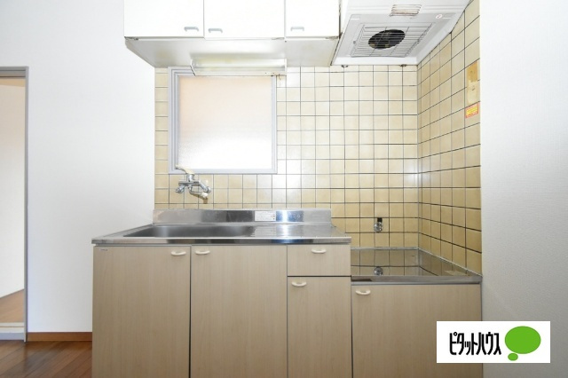 ハイツ三幸プレイス広沢Bのキッチン