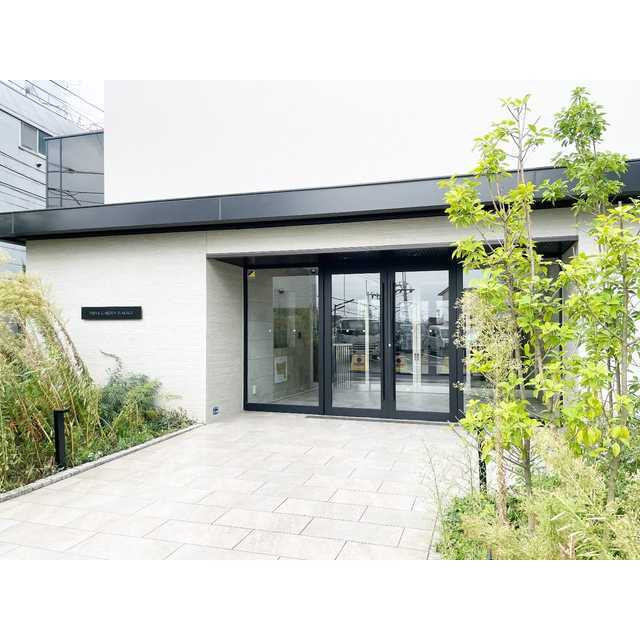 プライムガーデン若木のエントランス