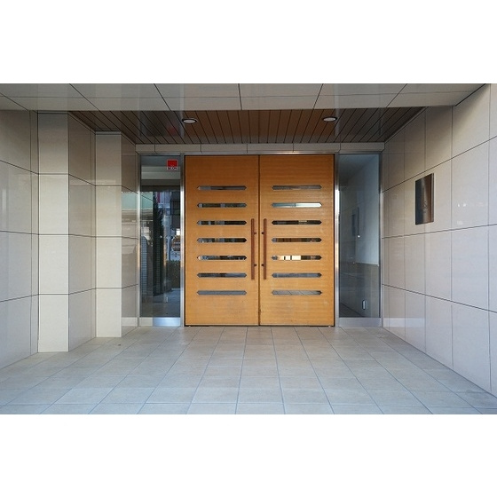 ヴェルステージ関内のエントランス|エントランス