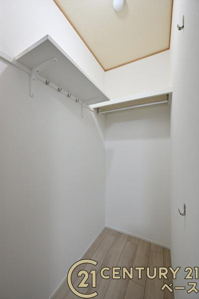 タワーヒルズ西大和の収納|■現地撮影写真■広々としたＷＩＣを完備！大きな荷物も楽々収納！