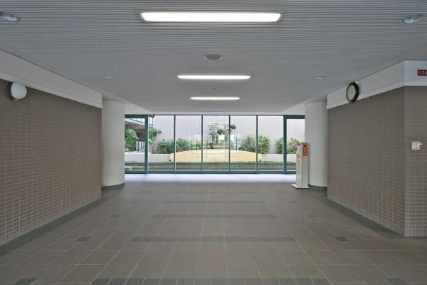 タワーヒルズ西大和のエントランス|■現地撮影写真■明るく広々としたエントランスです！