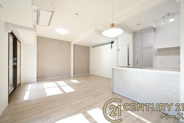 タワーヒルズ西大和の居間・リビング|■現地撮影写真■全室二重サッシにつき気密性と静音性が優れたお部屋です。