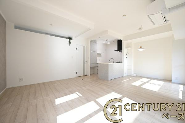 タワーヒルズ西大和の居間・リビング|■現地撮影写真■ご家族でくつろいでいただける広々したリビングです！