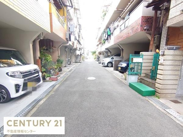 【前面道路含む現地写真】 | 小林西２丁目　中古テラスハウス | リフォームのご相談も承ります