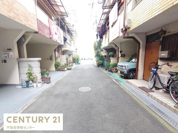 【前面道路含む現地写真】 | 小林西２丁目　中古テラスハウス | リフォームのご相談も承ります